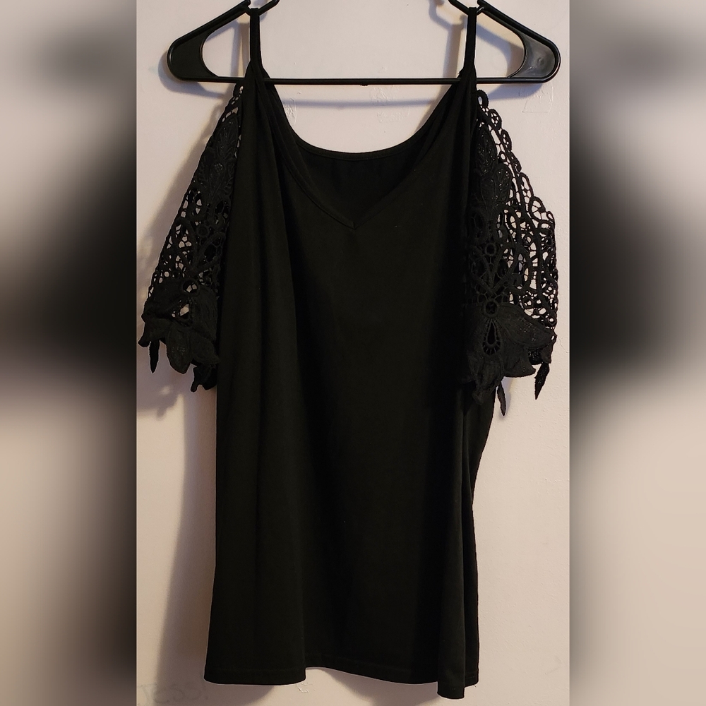 Black Cold-shoulder Top featuring intricate lace-hollowed sleeves & a V-neck XL